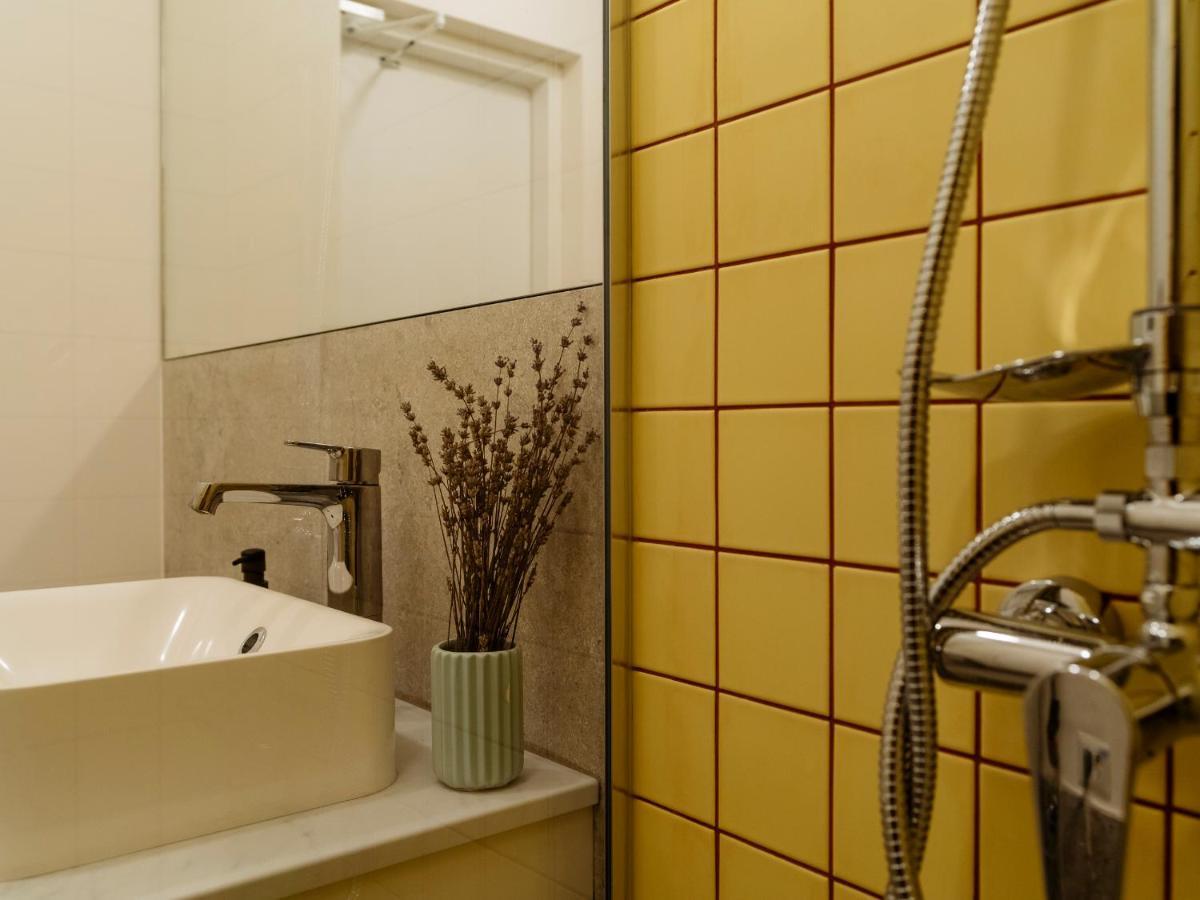 Lemon Elegant Old Town Studio Букурещ Екстериор снимка